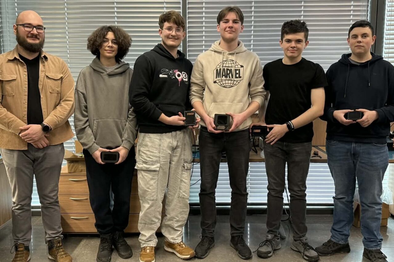 Uczniowie z Zespołu Szkół Elektronicznych na praktykach w Netrix SA. - blog